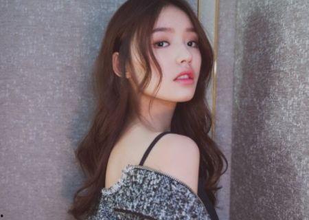 娱乐吃瓜女艺人官宣微博,吃瓜女艺人官宣微博，神秘男友身份引热议”